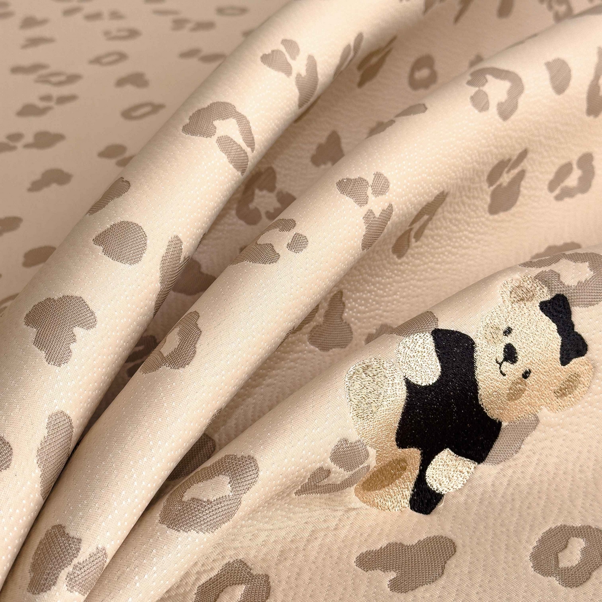 91家纺网 家纺一手货源 找家纺 孩子王家纺 2026春夏新款A类母婴级ins清新冰豆豆小熊刺绣凉感值过0.21夏季冰丝席凉席 小熊豹豹-咖 床单款