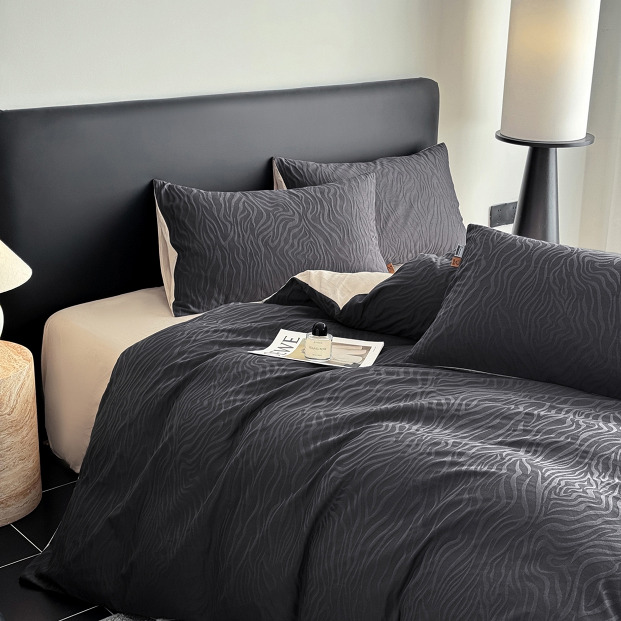 91家纺网 家纺一手货源 找家纺 简宜家居（朝初家纺） 2026新款四季40支全棉提花纯棉四件套--彩绘系列 青禾纹-墨黑