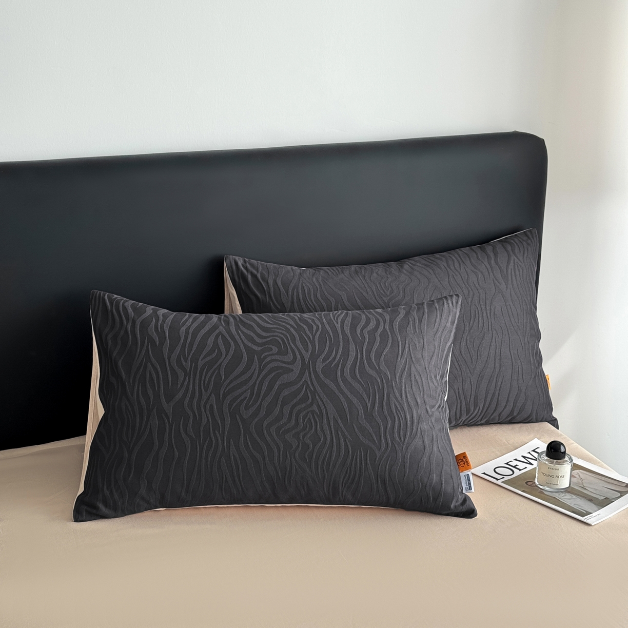 91家纺网 家纺一手货源 找家纺 简宜家居（朝初家纺） 2026新款四季40支全棉提花纯棉四件套--彩绘系列 青禾纹-墨黑