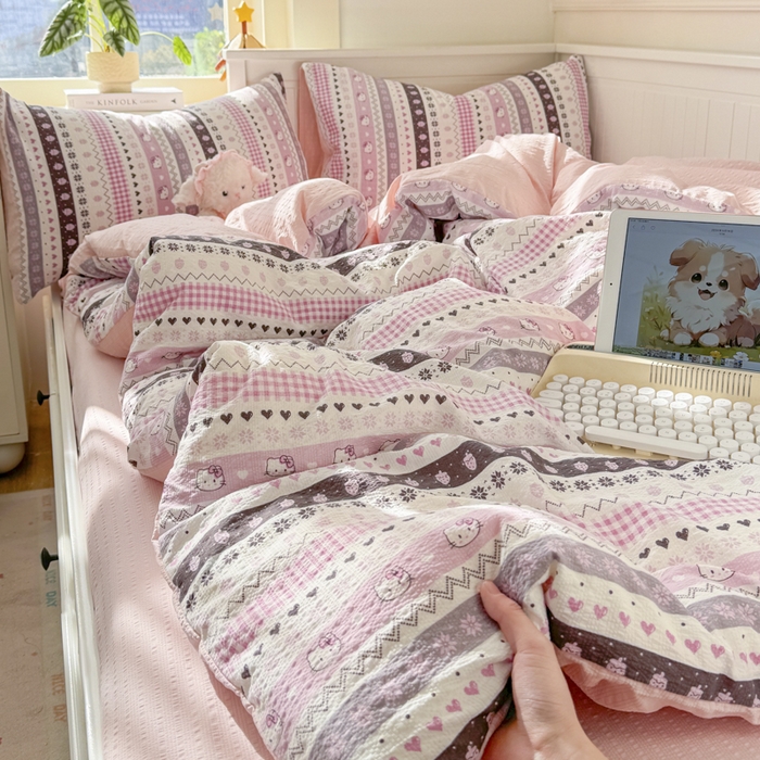 91家纺网 家纺一手货源 找家纺 赛琳 2026新款春夏款泡芙纱双层纱加厚费尔岛系列四件套（有买家秀） 猫咪集粉