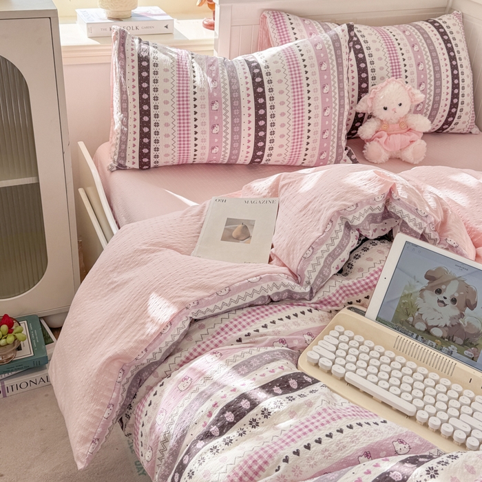 91家纺网 家纺一手货源 找家纺 赛琳 2026新款春夏款泡芙纱双层纱加厚费尔岛系列四件套（有买家秀） 猫咪集粉