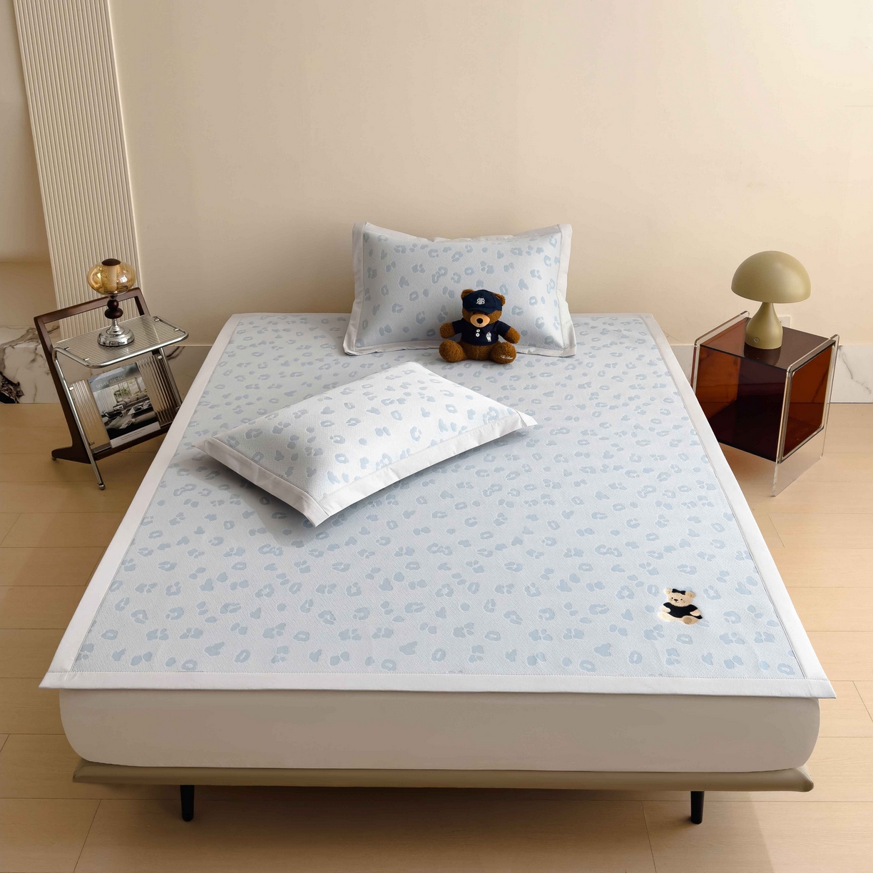 91家纺网 家纺一手货源 找家纺 孩子王家纺 2026春夏新款A类母婴级ins清新冰豆豆小熊刺绣凉感值过0.21夏季冰丝席凉席 小熊豹豹-蓝 床单款