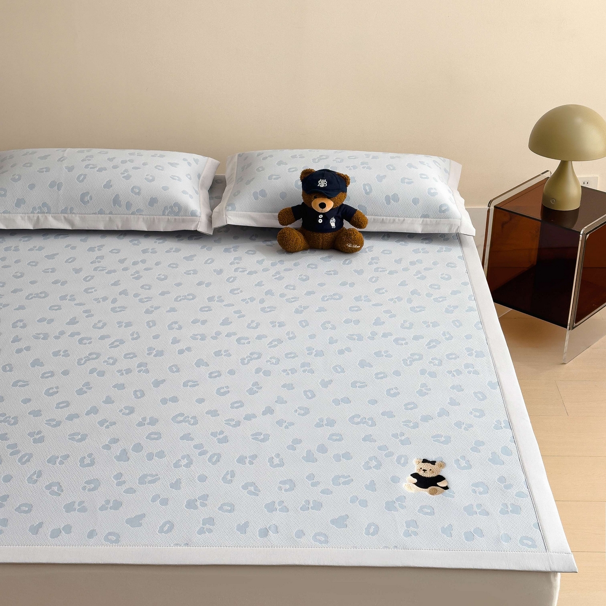 91家纺网 家纺一手货源 找家纺 孩子王家纺 2026春夏新款A类母婴级ins清新冰豆豆小熊刺绣凉感值过0.21夏季冰丝席凉席 小熊豹豹-蓝 床单款