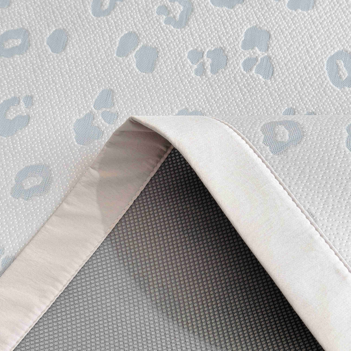 91家纺网 家纺一手货源 找家纺 孩子王家纺 2026春夏新款A类母婴级ins清新冰豆豆小熊刺绣凉感值过0.21夏季冰丝席凉席 小熊豹豹-蓝 床单款