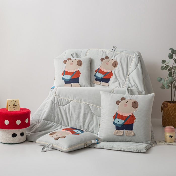 91家纺网 家纺一手货源 找家纺 雷娜家居 2026新款糯糯棉四季款卡皮巴拉抱枕被 卡皮巴拉灰色