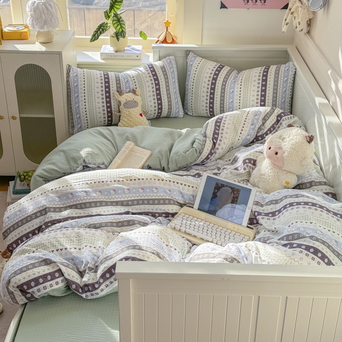 91家纺网 家纺一手货源 找家纺 赛琳 2026新款春夏款泡芙纱双层纱加厚费尔岛系列四件套（有买家秀） 猫咪集蓝