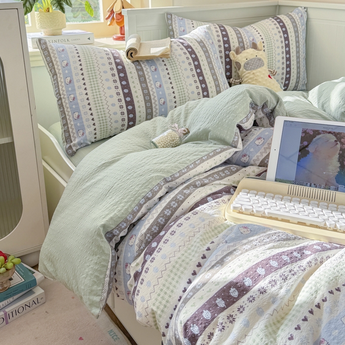 91家纺网 家纺一手货源 找家纺 赛琳 2026新款春夏款泡芙纱双层纱加厚费尔岛系列四件套（有买家秀） 猫咪集蓝