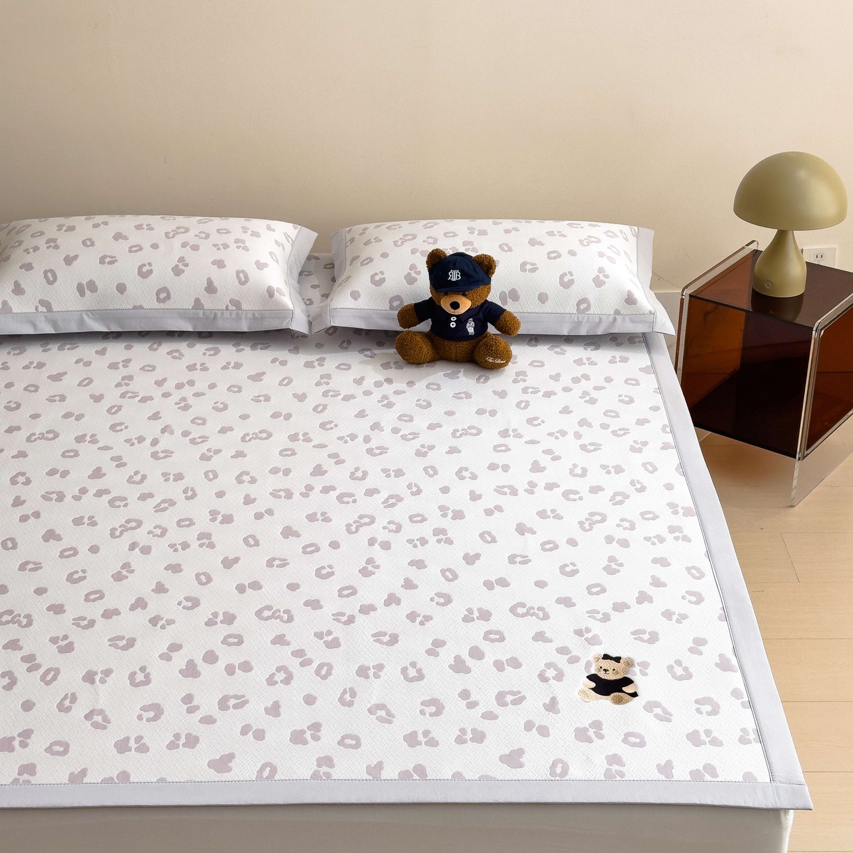 91家纺网 家纺一手货源 找家纺 孩子王家纺 2026春夏新款A类母婴级ins清新冰豆豆小熊刺绣凉感值过0.21夏季冰丝席凉席 小熊豹豹-浅粉 床单款