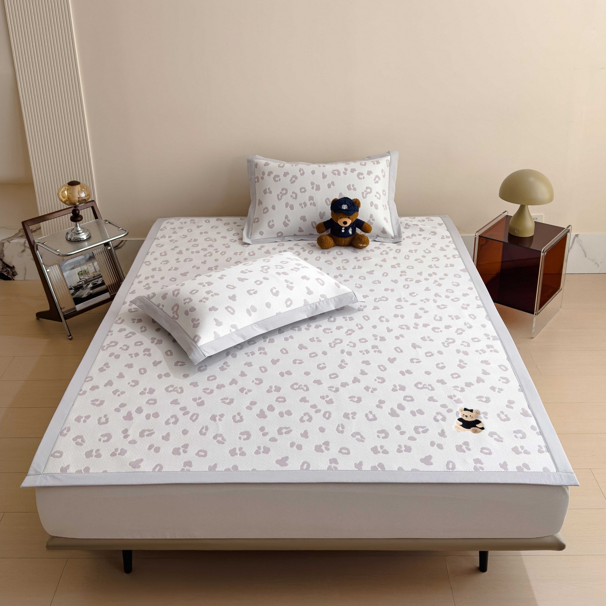 91家纺网 家纺一手货源 找家纺 孩子王家纺 2026春夏新款A类母婴级ins清新冰豆豆小熊刺绣凉感值过0.21夏季冰丝席凉席 小熊豹豹-浅粉 床单款