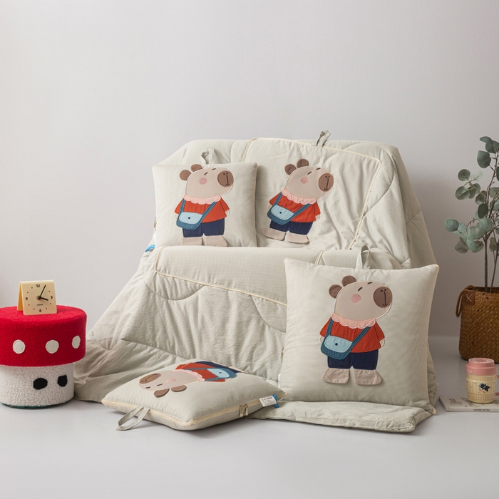 91家纺网 家纺一手货源 找家纺 雷娜家居 2026新款糯糯棉四季款卡皮巴拉抱枕被 卡皮巴拉卡其色