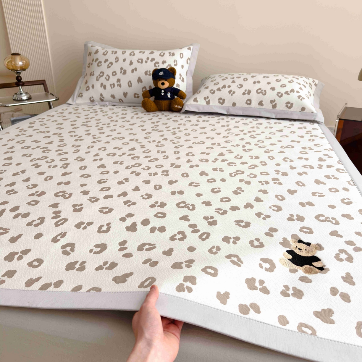 孩子王家纺 2026春夏新款A类母婴级ins清新冰豆豆小熊刺绣凉感值过0.21夏季冰丝席凉席 小熊豹豹-浅咖 床单款