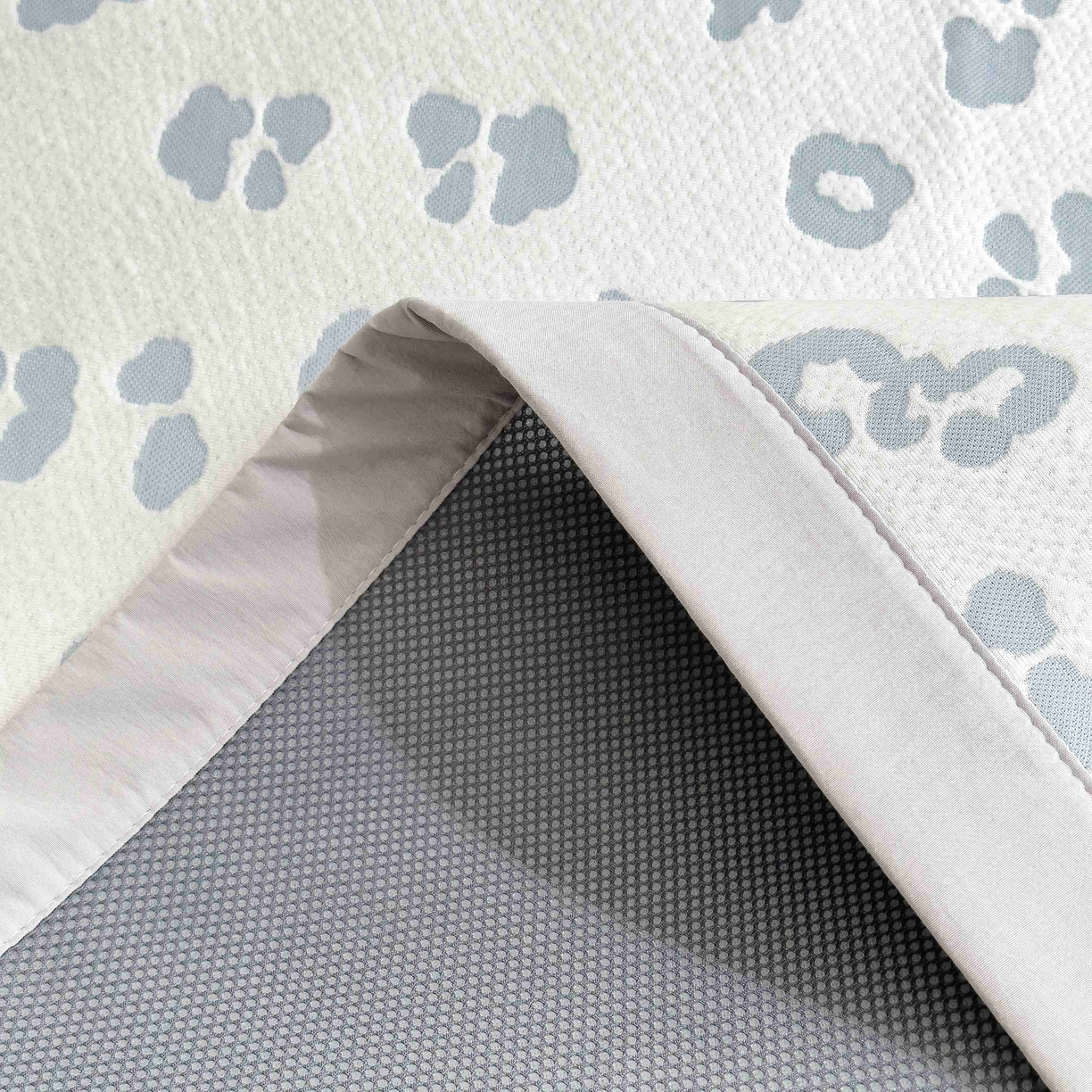 91家纺网 家纺一手货源 找家纺 孩子王家纺 2026春夏新款A类母婴级ins清新冰豆豆小熊刺绣凉感值过0.21夏季冰丝席凉席 小熊豹豹-浅蓝 床单款