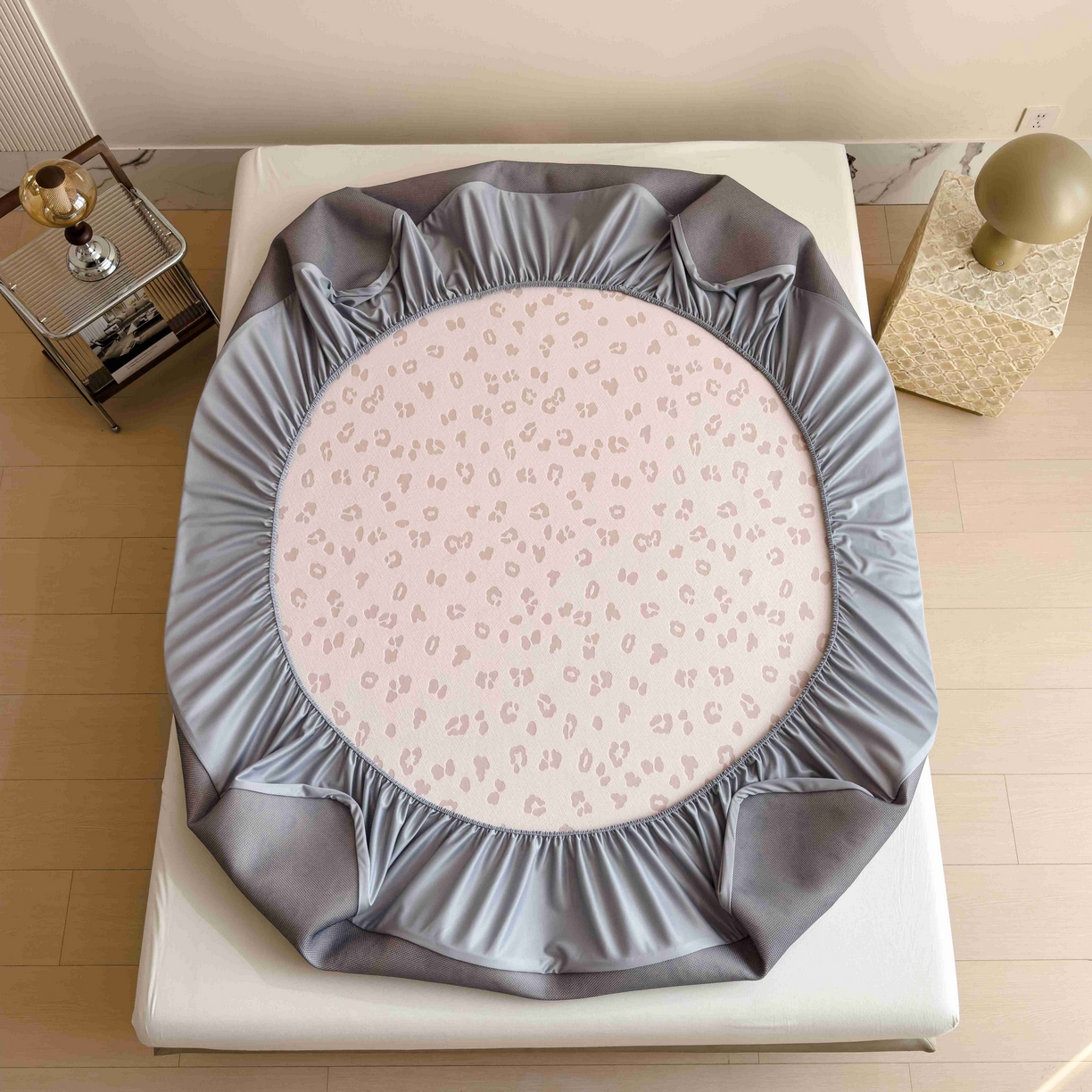 91家纺网 家纺一手货源 找家纺 孩子王家纺 2026春夏新款A类母婴级ins清新冰豆豆小熊刺绣凉感值过0.21夏季冰丝席凉席 小熊豹豹-粉 床笠款