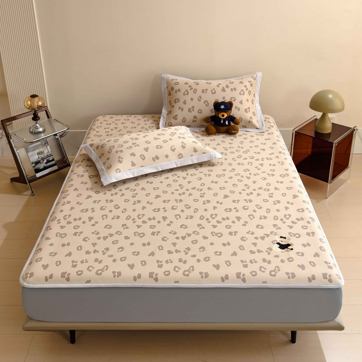 91家纺网 家纺一手货源 找家纺 孩子王家纺 2026春夏新款A类母婴级ins清新冰豆豆小熊刺绣凉感值过0.21夏季冰丝席凉席 小熊豹豹-咖 床笠款