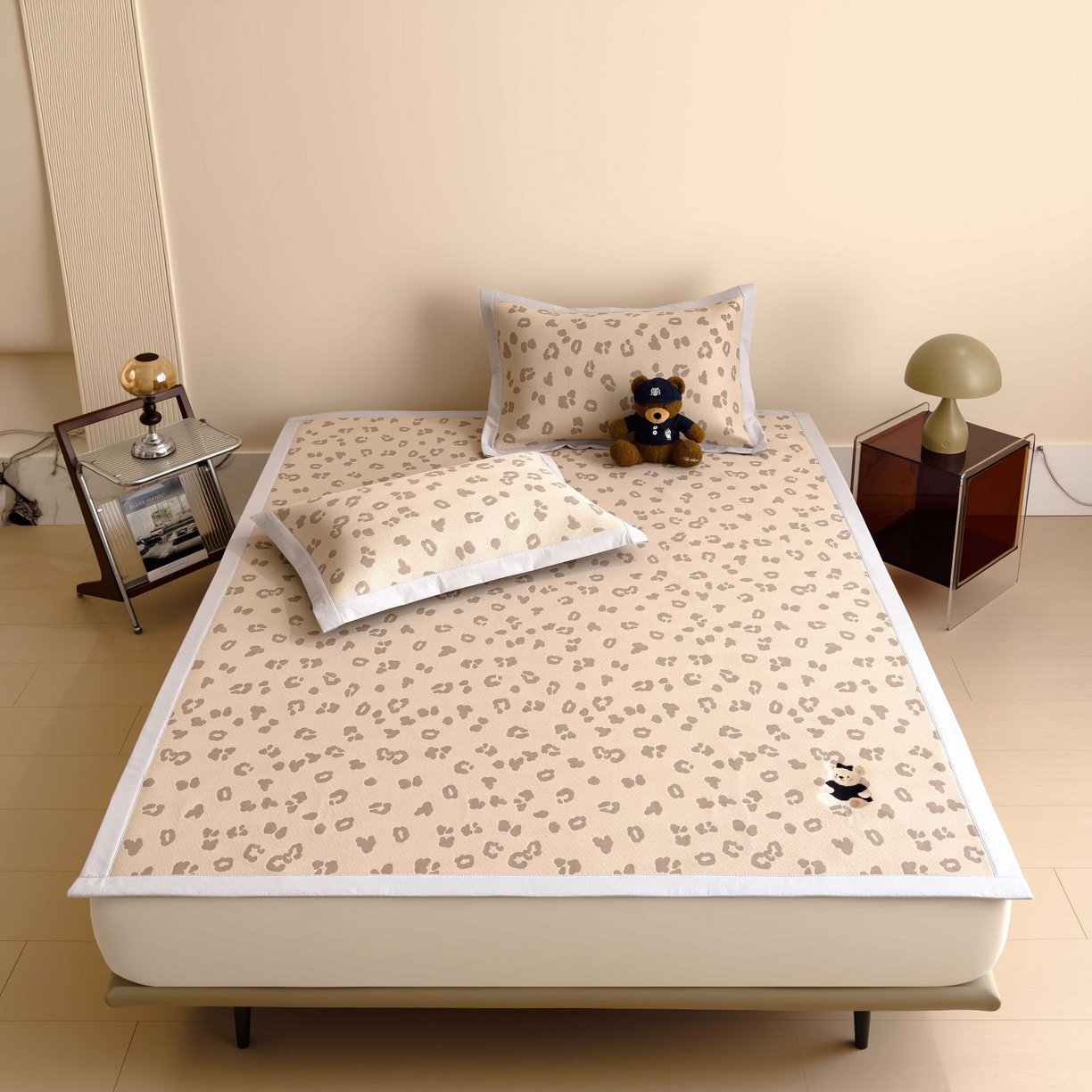 91家纺网 家纺一手货源 找家纺 孩子王家纺 2026春夏新款A类母婴级ins清新冰豆豆小熊刺绣凉感值过0.21夏季冰丝席凉席 小熊豹豹-咖 床笠款