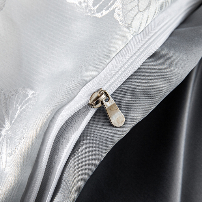 91家纺网 家纺一手货源 找家纺 畅畅家纺 2026春夏新款高档轻奢水洗真丝提花四件套夏天纯色床单床笠 蝶之恋-白拼灰