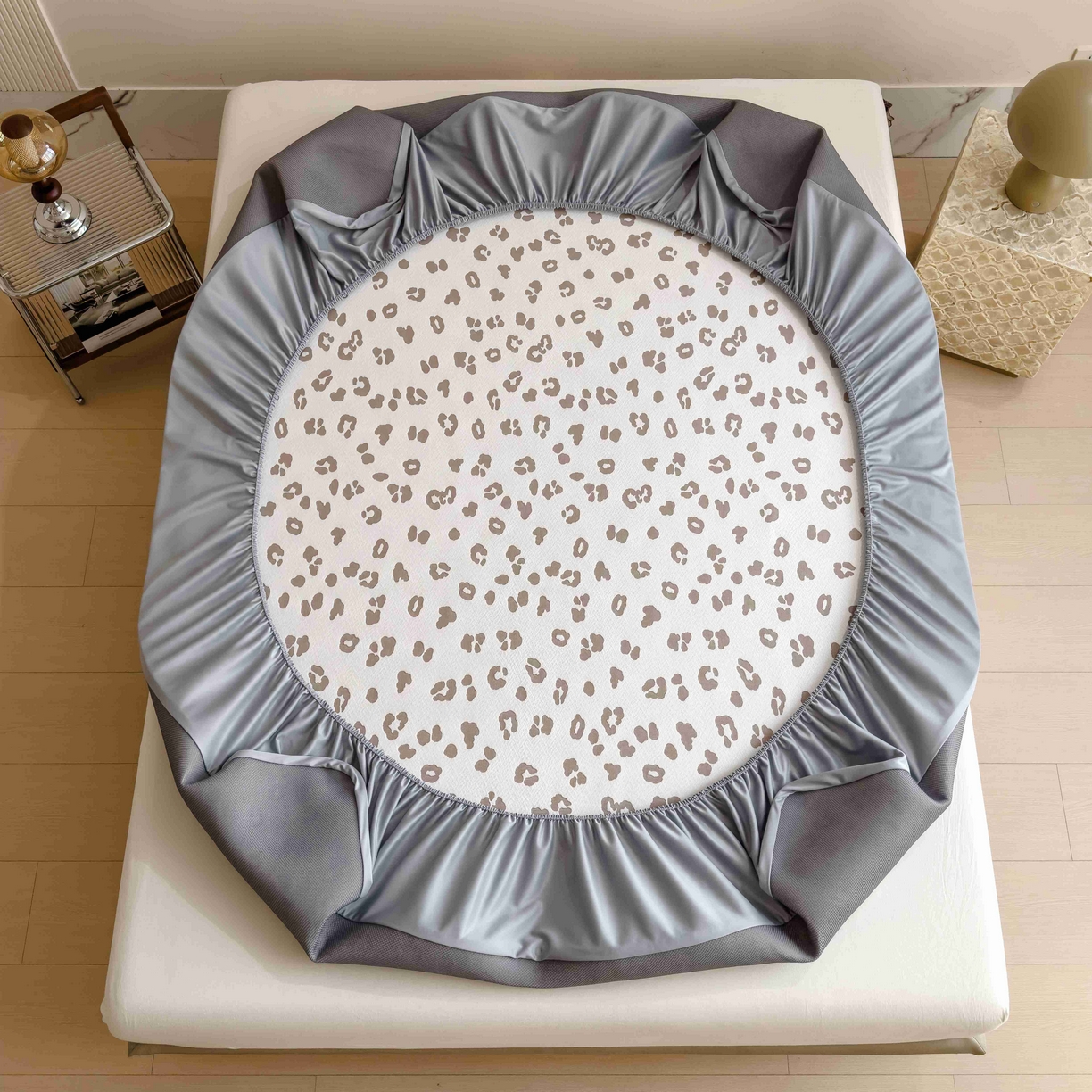 91家纺网 家纺一手货源 找家纺 孩子王家纺 2026春夏新款A类母婴级ins清新冰豆豆小熊刺绣凉感值过0.21夏季冰丝席凉席 小熊豹豹-浅咖 床笠款