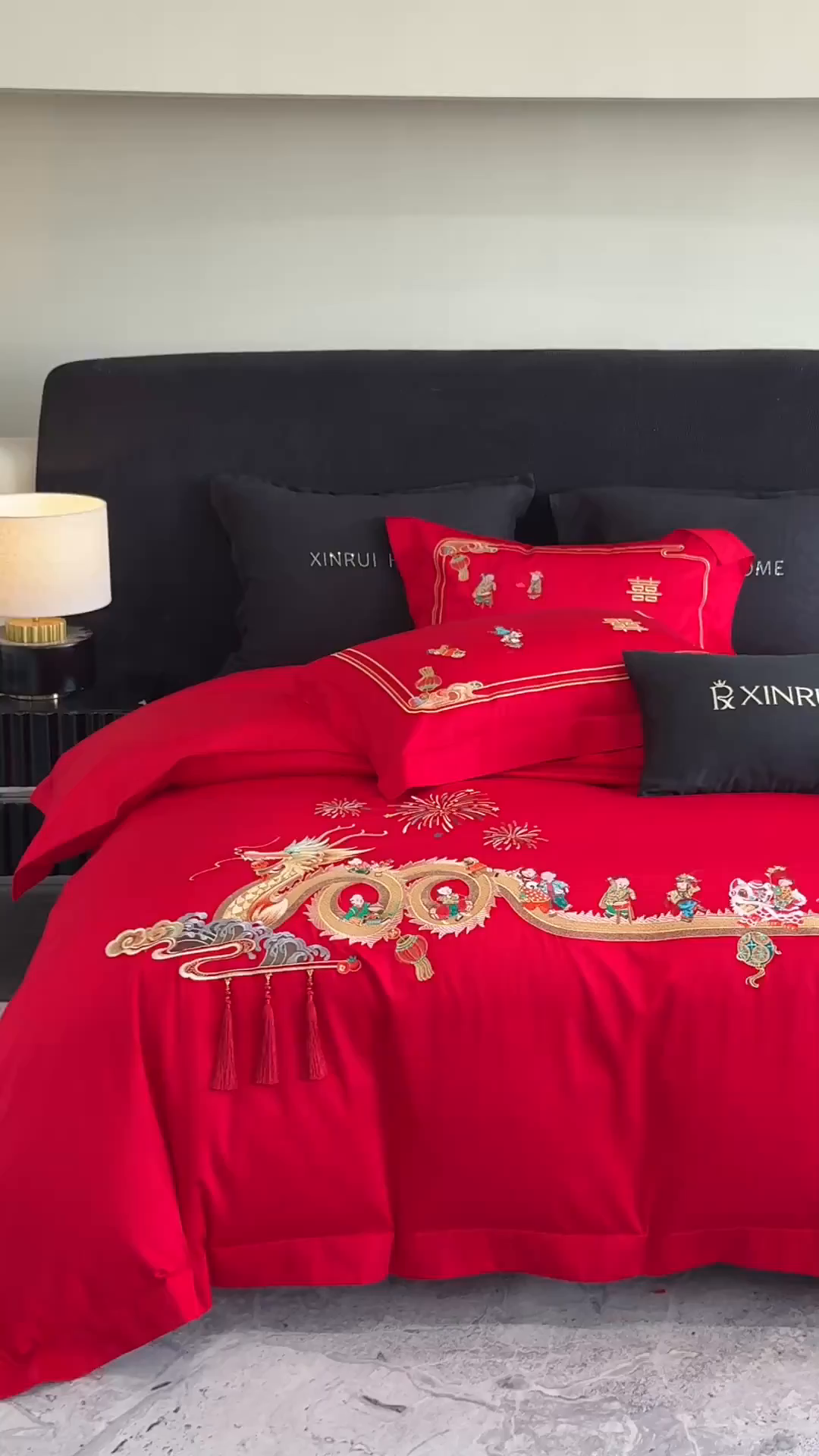 91家纺网 家纺一手货源 找家纺 （总）蕾诺家纺 2026新款100支高定婚庆系列四件套-百子戏园