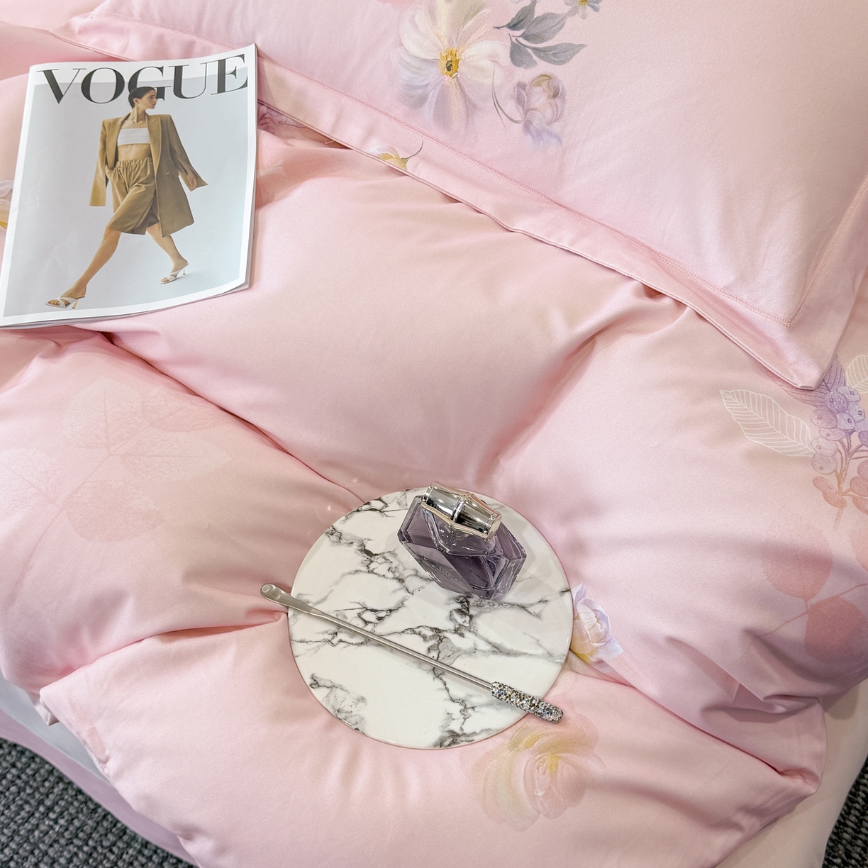 91家纺网 家纺一手货源 找家纺 喜四方 2026新款100%全棉60支长绒棉数码印花四件套（控价不低于180）秋季漫想-粉