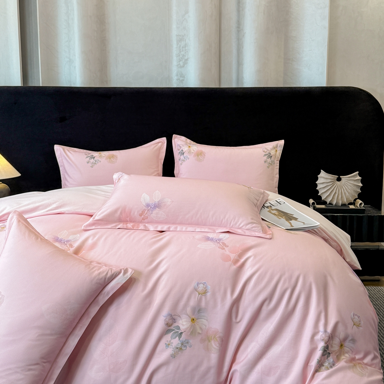 91家纺网 家纺一手货源 找家纺 喜四方 2026新款100%全棉60支长绒棉数码印花四件套（控价不低于180）秋季漫想-粉