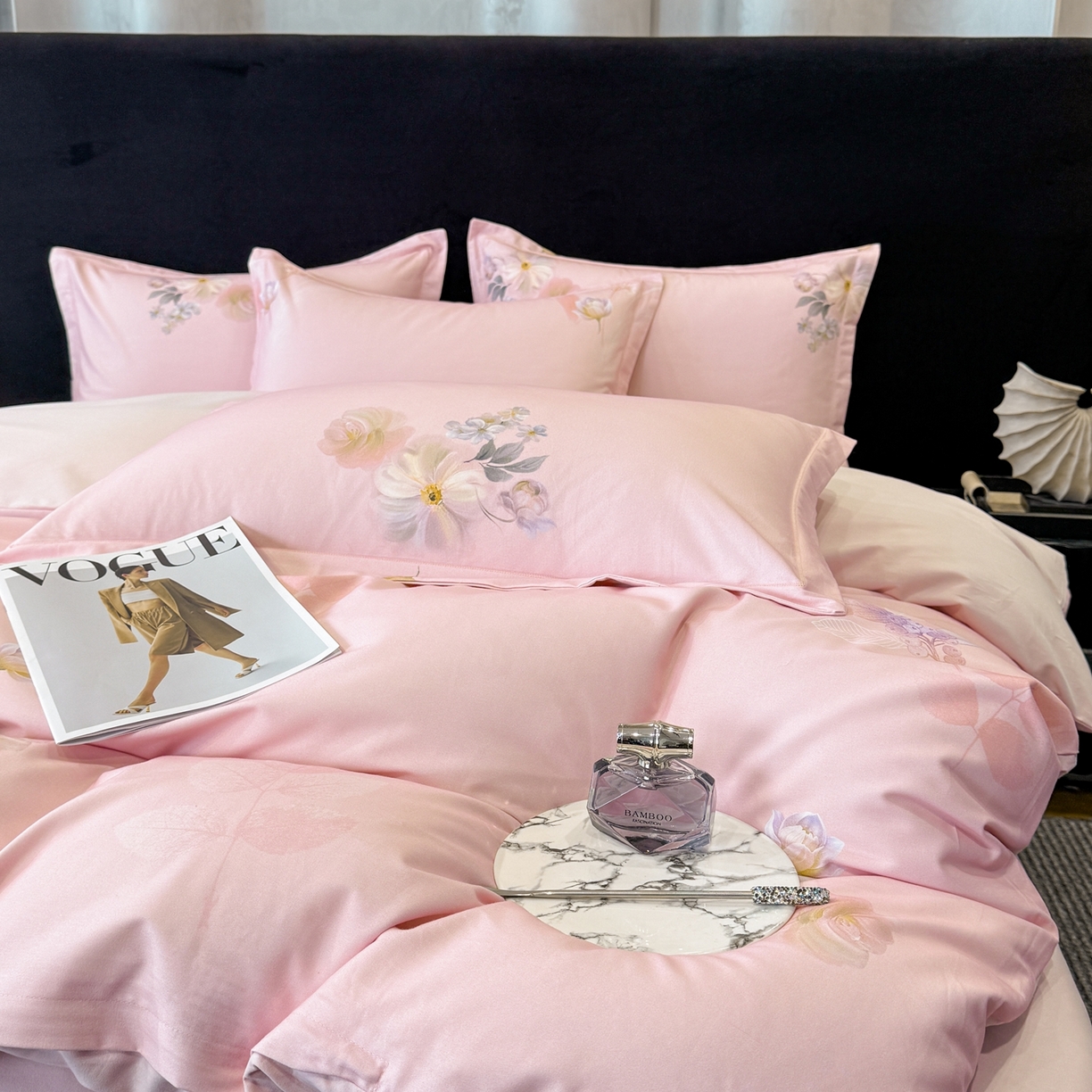 91家纺网 家纺一手货源 找家纺 喜四方 2026新款100%全棉60支长绒棉数码印花四件套（控价不低于180）秋季漫想-粉