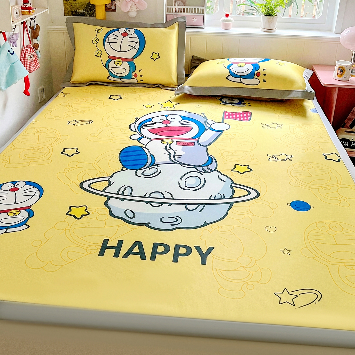 91家纺网 家纺一手货源 找家纺 KT猫直营店 2026新款数码卡通印花凉感冰丝软凉席席子 登月叮当黄-席