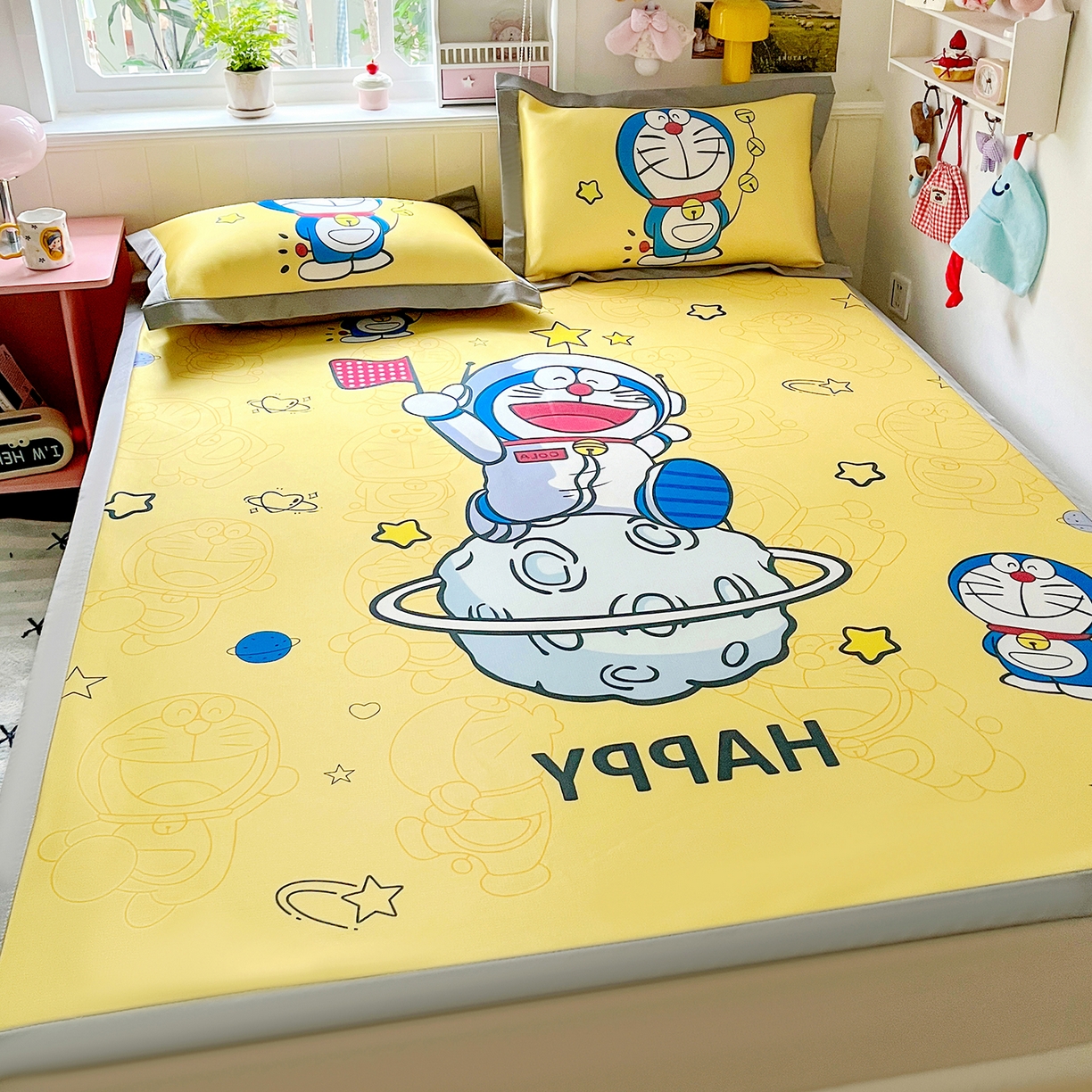 91家纺网 家纺一手货源 找家纺 KT猫直营店 2026新款数码卡通印花凉感冰丝软凉席席子 登月叮当黄-席