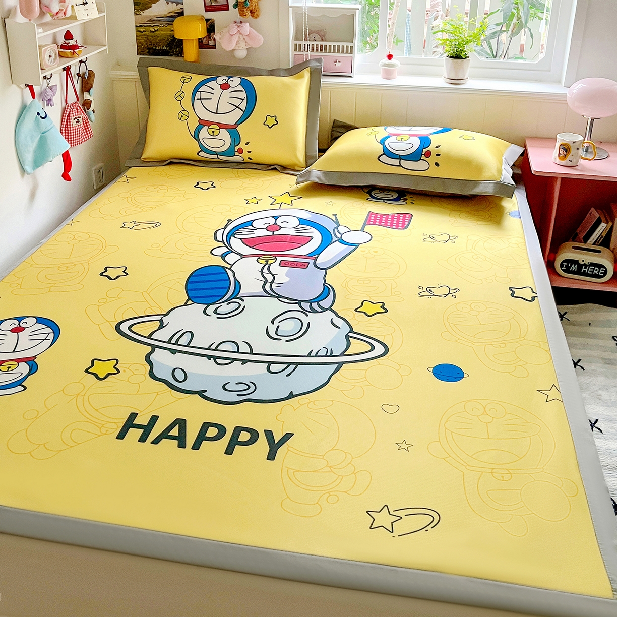 91家纺网 家纺一手货源 找家纺 KT猫直营店 2026新款数码卡通印花凉感冰丝软凉席席子 登月叮当黄-席