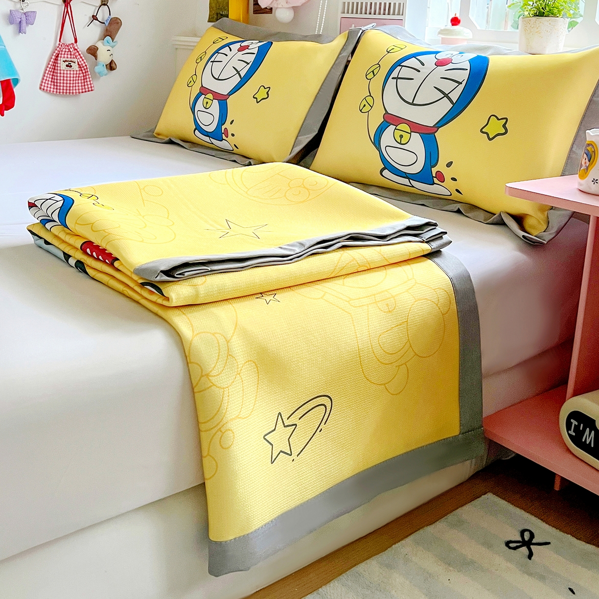 91家纺网 家纺一手货源 找家纺 KT猫直营店 2026新款数码卡通印花凉感冰丝软凉席席子 登月叮当黄-席