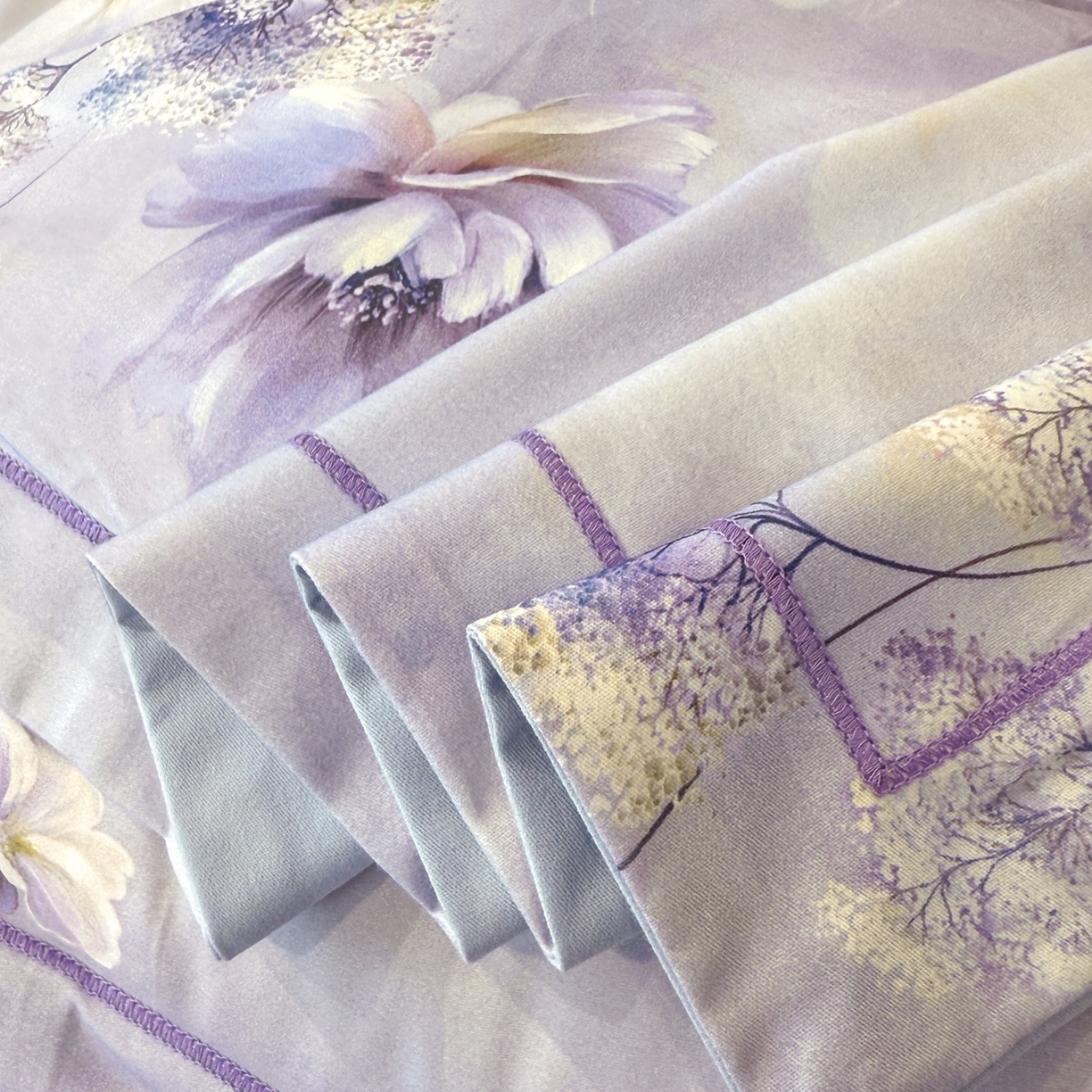 91家纺网 家纺一手货源 找家纺 喜四方 2026新款100%全棉60支长绒棉数码印花四件套（控价不低于180）青花舞梦-灰