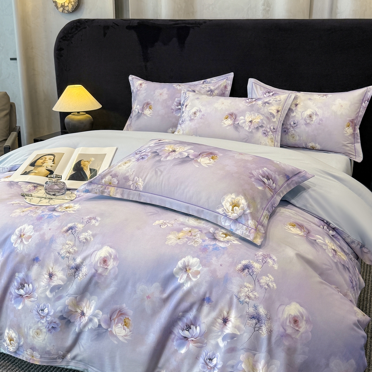 91家纺网 家纺一手货源 找家纺 喜四方 2026新款100%全棉60支长绒棉数码印花四件套（控价不低于180）青花舞梦-灰