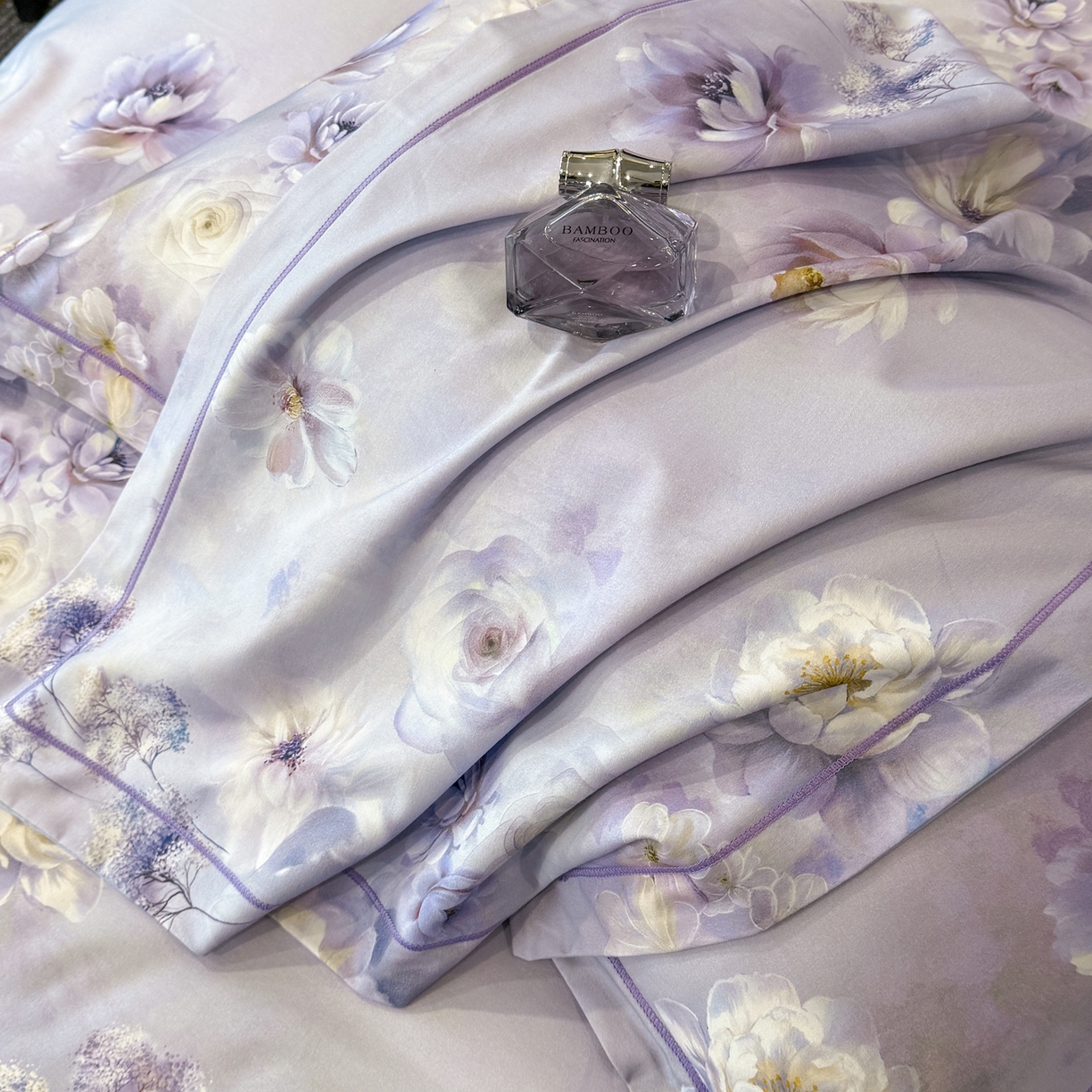 91家纺网 家纺一手货源 找家纺 喜四方 2026新款100%全棉60支长绒棉数码印花四件套（控价不低于180）青花舞梦-灰