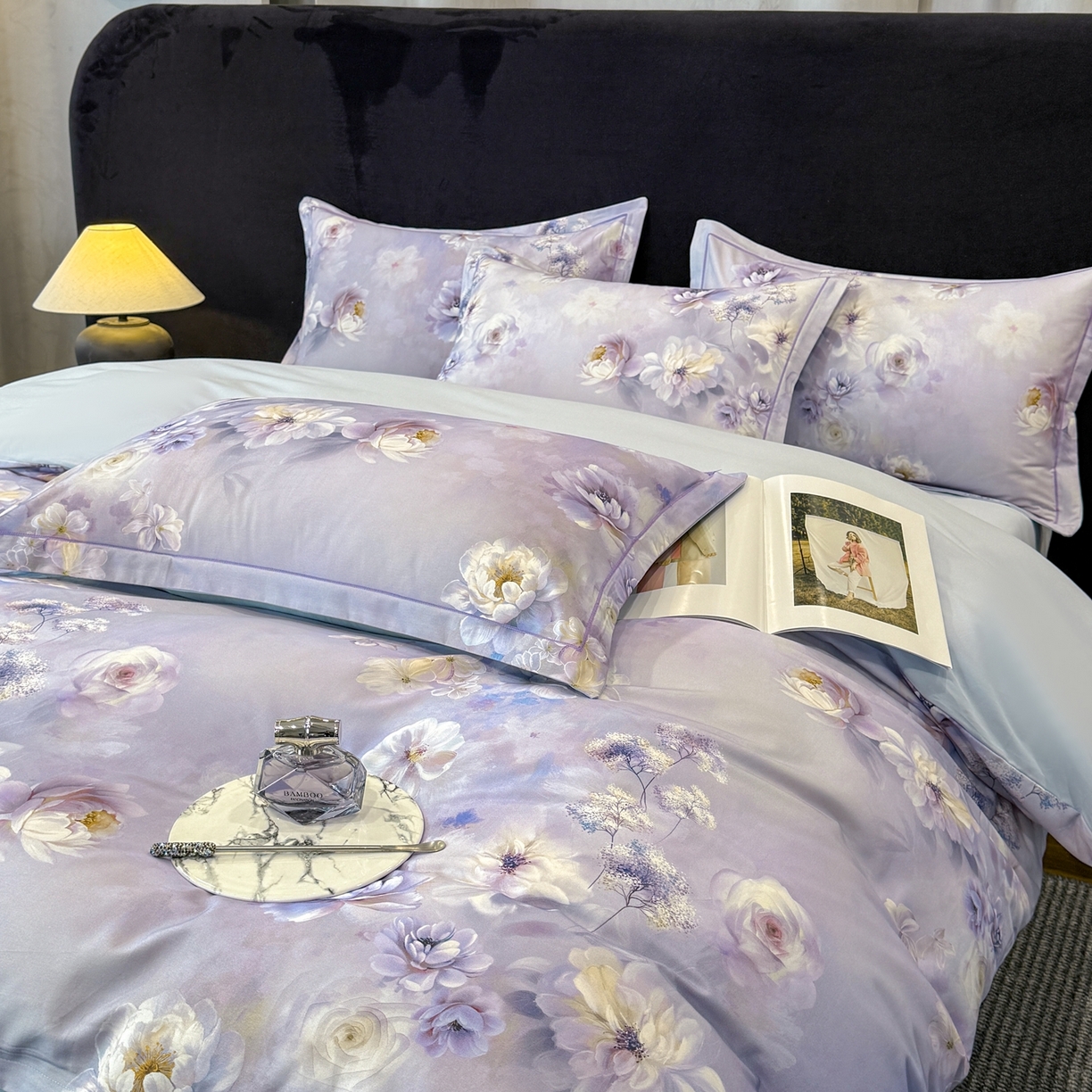 91家纺网 家纺一手货源 找家纺 喜四方 2026新款100%全棉60支长绒棉数码印花四件套（控价不低于180）青花舞梦-灰