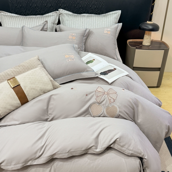 91家纺网 家纺一手货源 找家纺 昊翔家纺 2026全棉纯棉刺绣花四件套40支长绒棉100% 棉礼盒包装 樱桃之恋-灰色