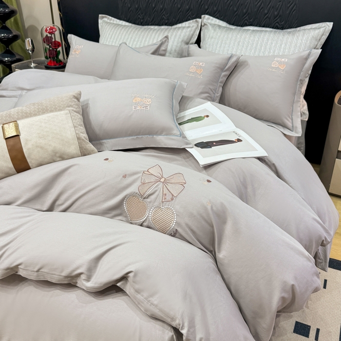 91家纺网 家纺一手货源 找家纺 昊翔家纺 2026全棉纯棉刺绣花四件套40支长绒棉100% 棉礼盒包装 樱桃之恋-灰色