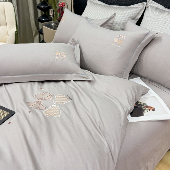 91家纺网 家纺一手货源 找家纺 昊翔家纺 2026全棉纯棉刺绣花四件套40支长绒棉100% 棉礼盒包装 樱桃之恋-灰色