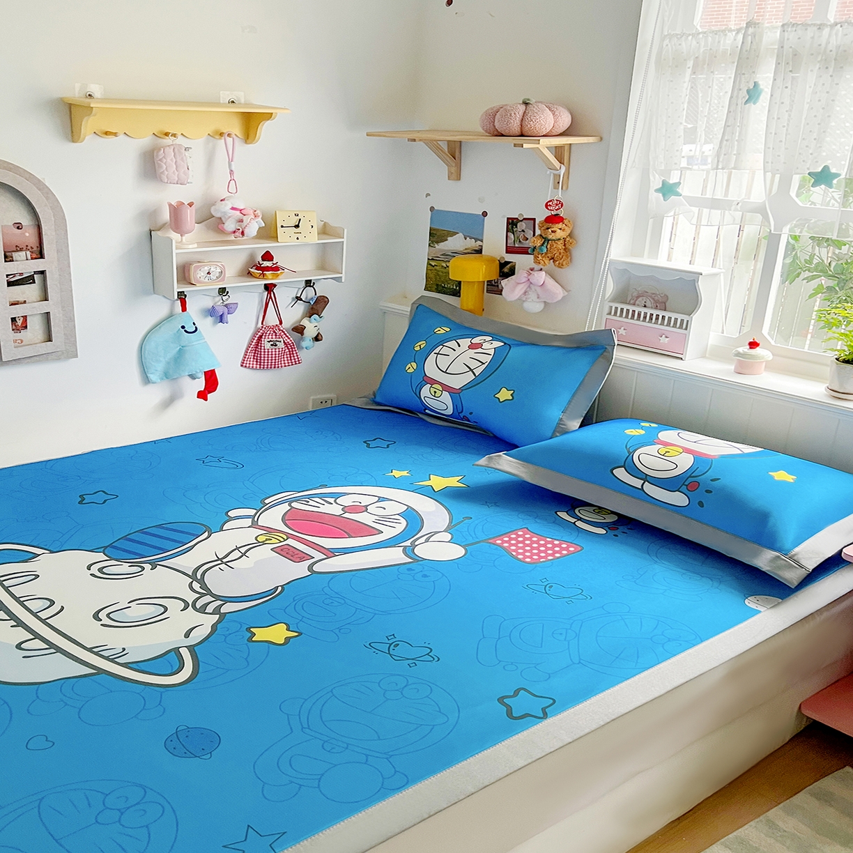 91家纺网 家纺一手货源 找家纺 KT猫直营店 2026新款数码卡通印花凉感冰丝软凉席席子 登月叮当蓝-席