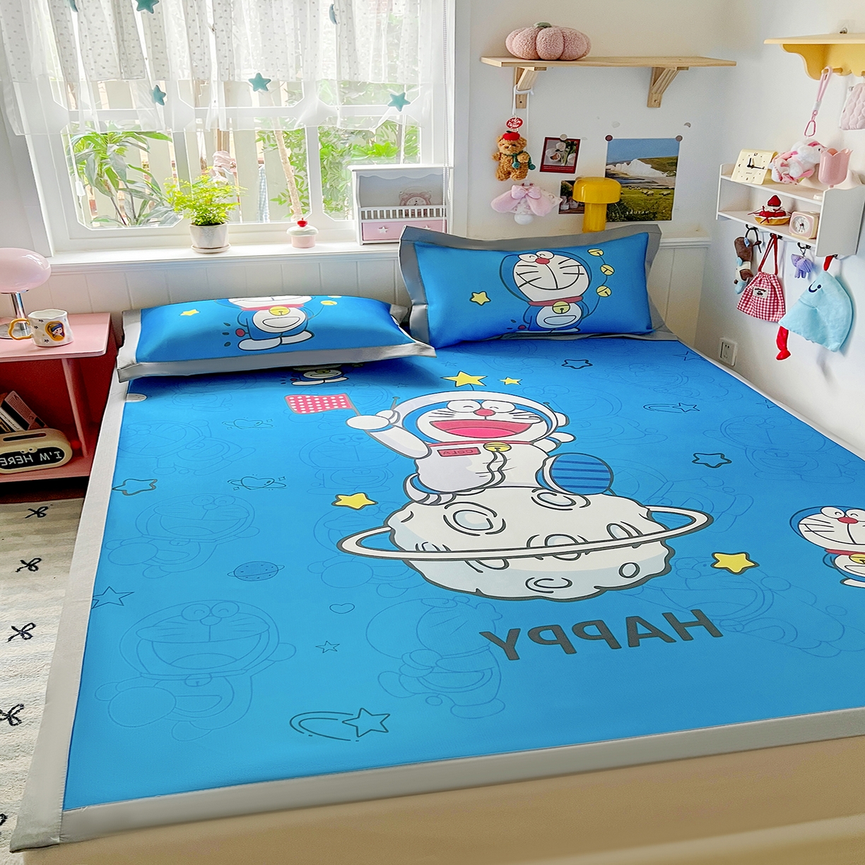 91家纺网 家纺一手货源 找家纺 KT猫直营店 2026新款数码卡通印花凉感冰丝软凉席席子 登月叮当蓝-席