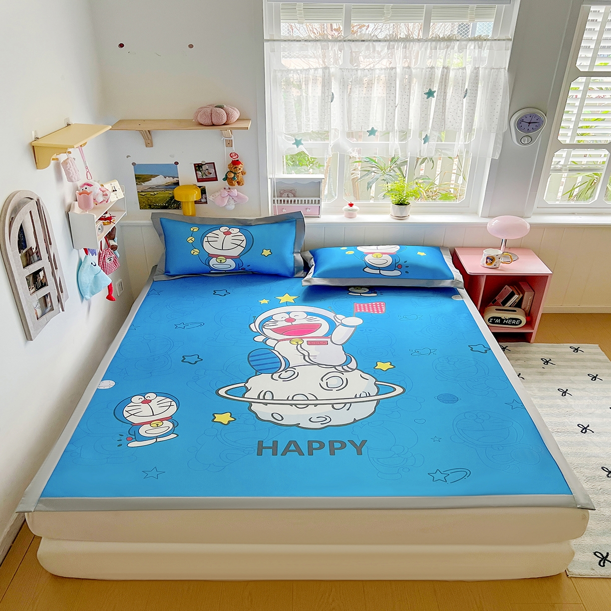 91家纺网 家纺一手货源 找家纺 KT猫直营店 2026新款数码卡通印花凉感冰丝软凉席席子 登月叮当蓝-席