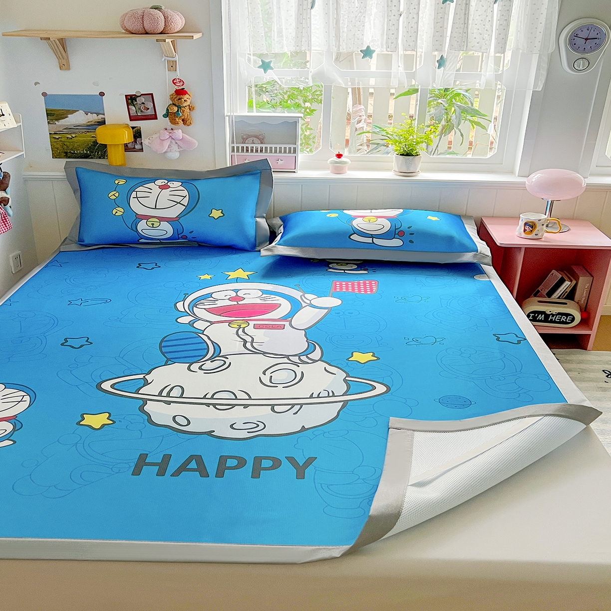 91家纺网 家纺一手货源 找家纺 KT猫直营店 2026新款数码卡通印花凉感冰丝软凉席席子 登月叮当蓝-席