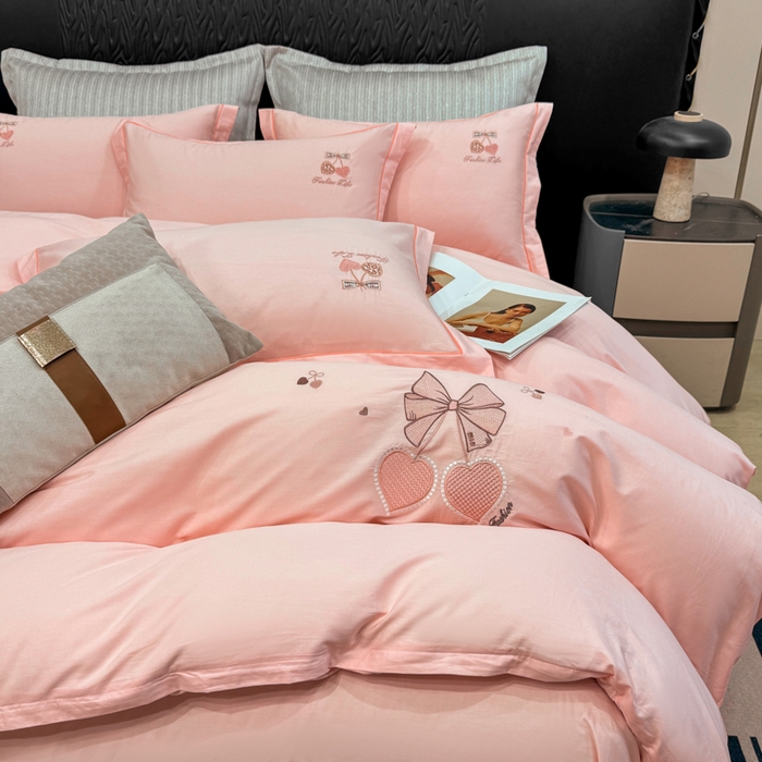 91家纺网 家纺一手货源 找家纺 昊翔家纺 2026全棉纯棉刺绣花四件套40支长绒棉100% 棉礼盒包装 樱桃之恋-樱花玉