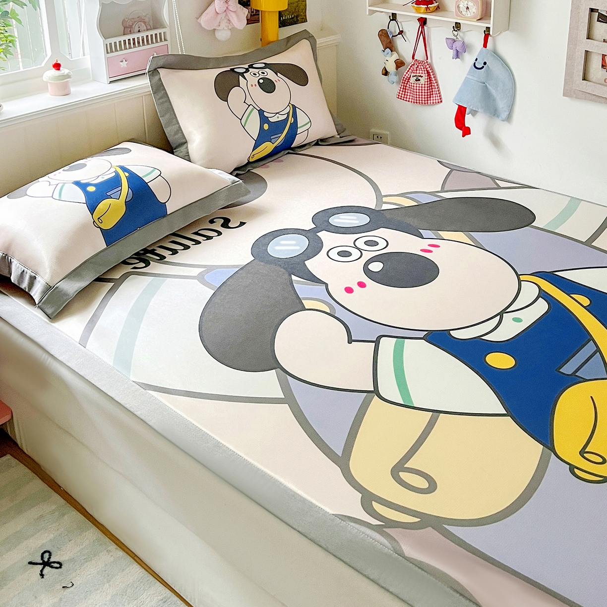 91家纺网 家纺一手货源 找家纺 KT猫直营店 2026新款数码卡通印花凉感冰丝软凉席席子 飞行汪-席