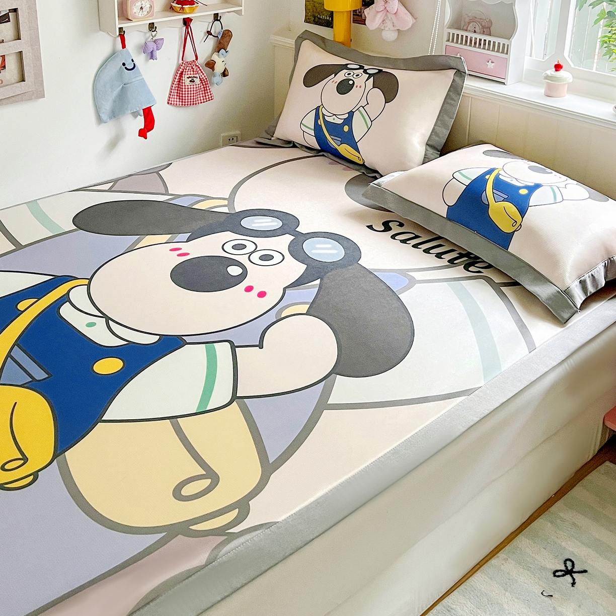 91家纺网 家纺一手货源 找家纺 KT猫直营店 2026新款数码卡通印花凉感冰丝软凉席席子 飞行汪-席