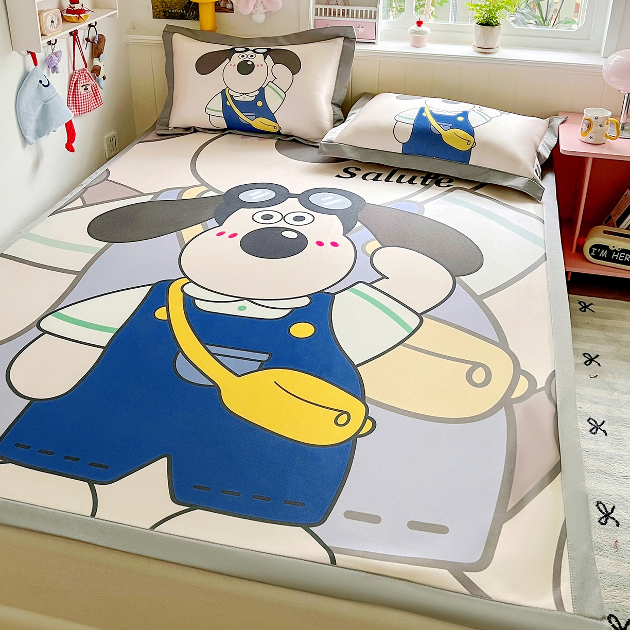 91家纺网 家纺一手货源 找家纺 KT猫直营店 2026新款数码卡通印花凉感冰丝软凉席席子 飞行汪-席