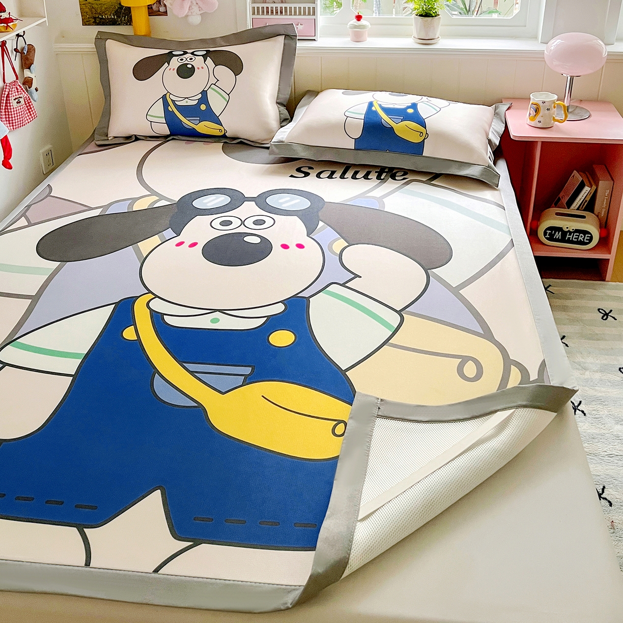 91家纺网 家纺一手货源 找家纺 KT猫直营店 2026新款数码卡通印花凉感冰丝软凉席席子 飞行汪-席