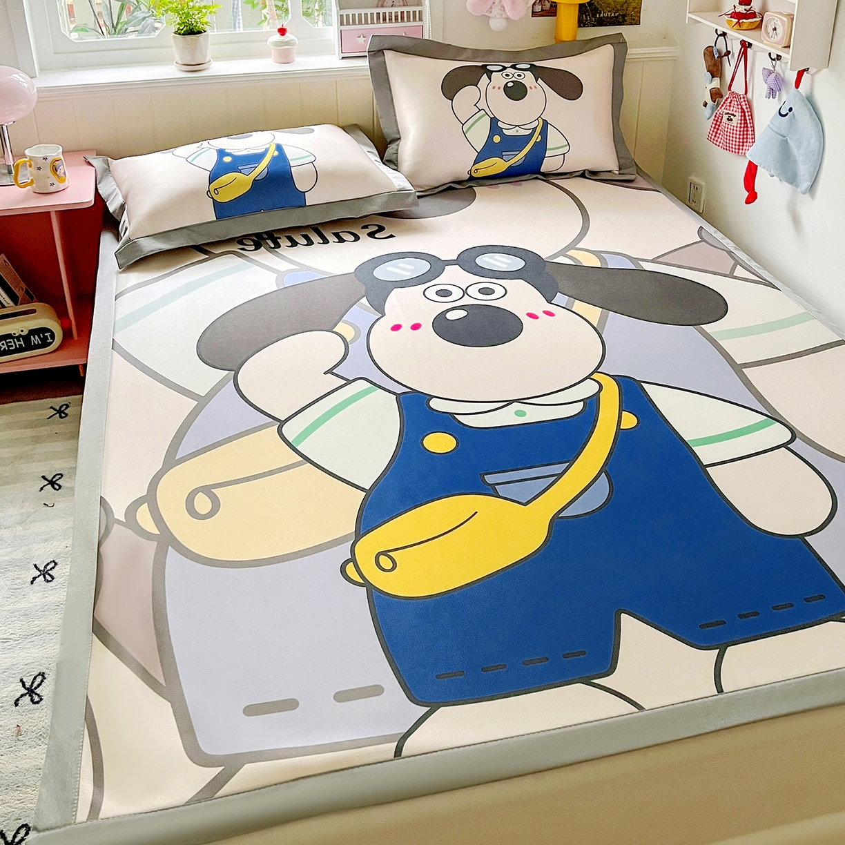 91家纺网 家纺一手货源 找家纺 KT猫直营店 2026新款数码卡通印花凉感冰丝软凉席席子 飞行汪-席