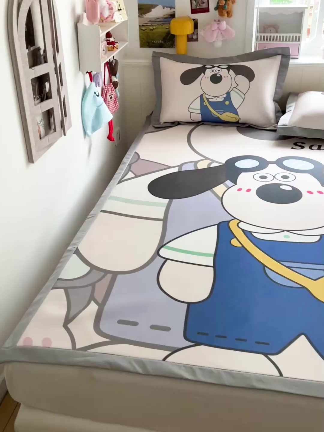 91家纺网 家纺一手货源 找家纺 KT猫直营店 2026新款数码卡通印花凉感冰丝软凉席席子 飞行汪-席