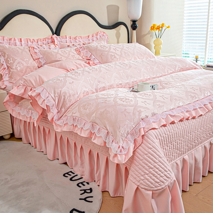 91家纺网 家纺一手货源 找家纺 畅畅家纺 2026新款春夏高档轻奢韩版提花花边床盖四件套水洗真丝冰丝套件 花边-粉色