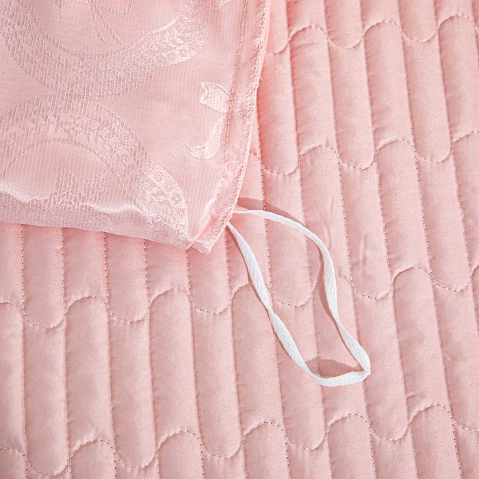 91家纺网 家纺一手货源 找家纺 畅畅家纺 2026新款春夏高档轻奢韩版提花花边床盖四件套水洗真丝冰丝套件 花边-粉色