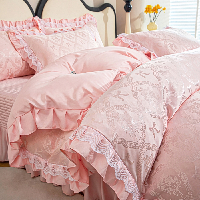 91家纺网 家纺一手货源 找家纺 畅畅家纺 2026新款春夏高档轻奢韩版提花花边床盖四件套水洗真丝冰丝套件 花边-粉色